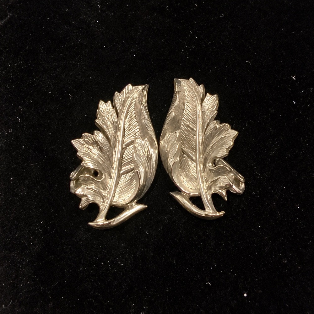 Coro Vintage Clip On Earrings Silver Tone Textured Leaf Feather MCM Signed